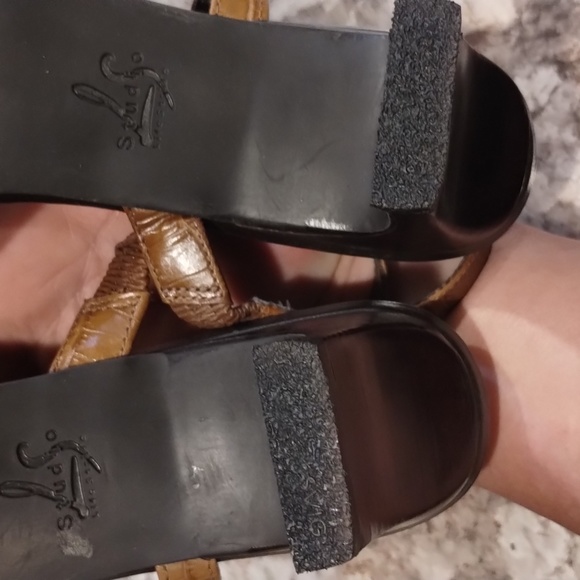 NWOT Leather women's heels - Picture 7 of 8